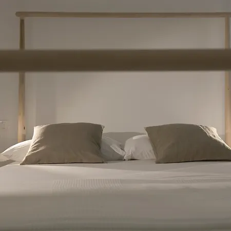 מלון דירות Camaro 4*