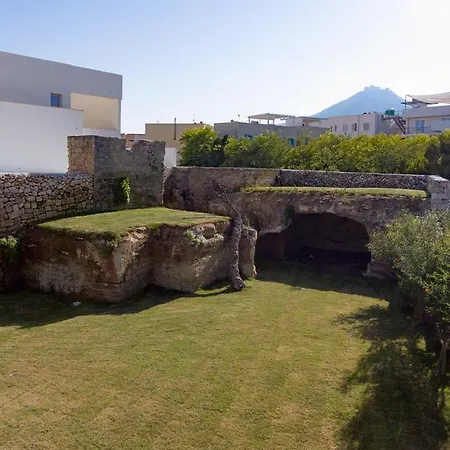 מלון דירות Camaro 4*