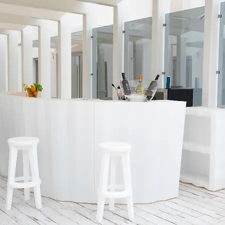 מלון דירות Camaro 4*