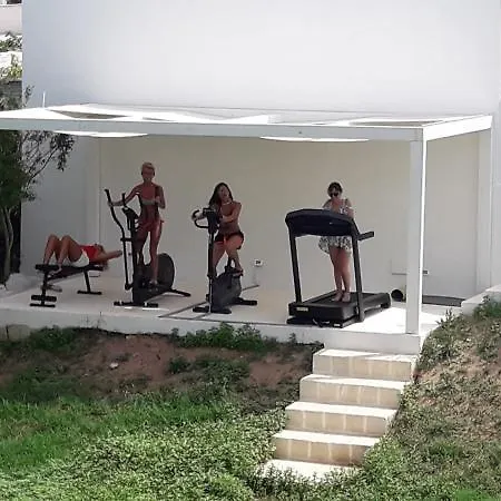 Camaro מלון דירות 4*